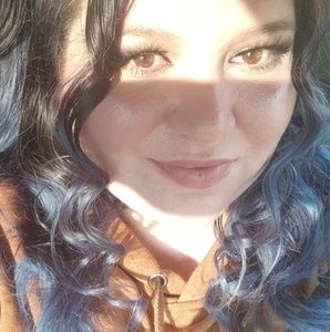 Meet your Posher, Cassandra